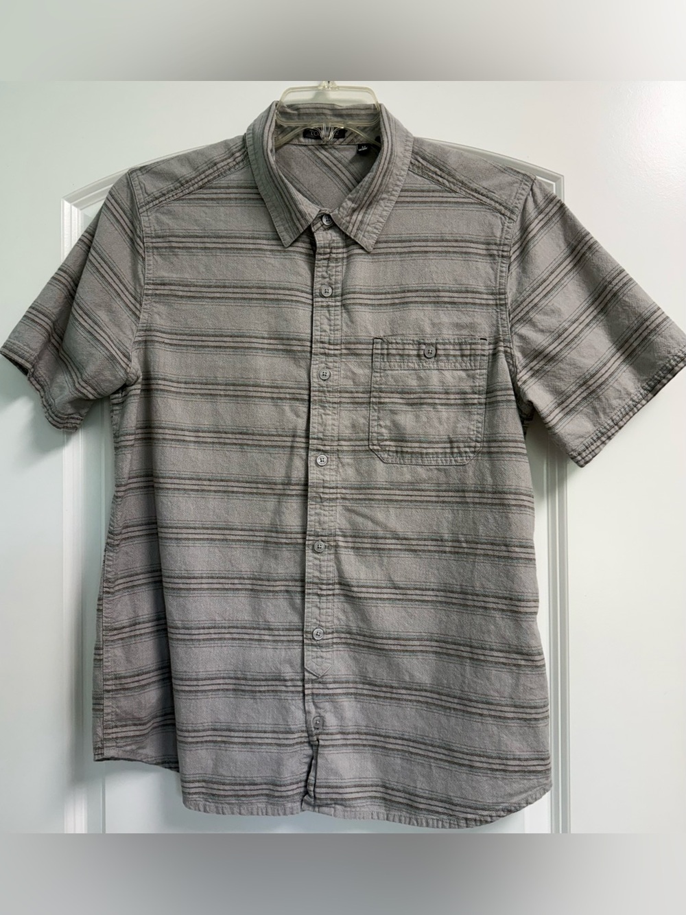Toad&Co Hardscape Short-Sleeve Button-Down Shirt in Gray Stripe Sz Med